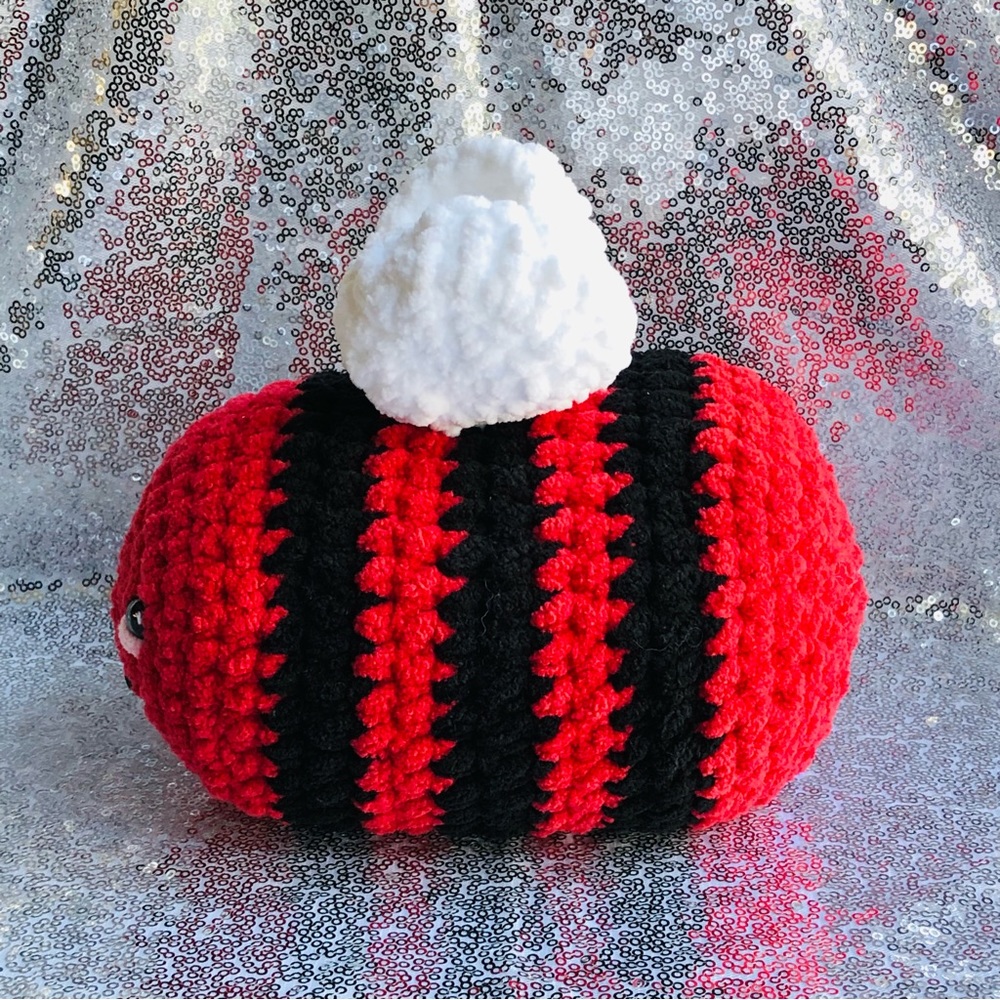 Handmade Plushie Bumblebee - Picture 15 of 15